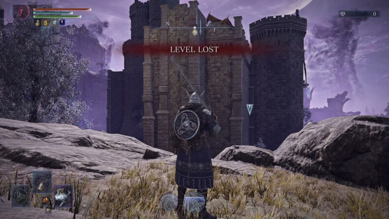 城の前でLEVEL LOSTと表示されている。レベルは7、ルーンは0
